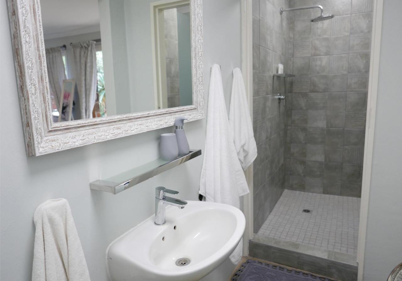 Waterside Cottages & Villas - Self Catering Gaborone Exterior foto